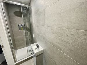 Ensuite- click for photo gallery